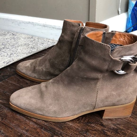 E U C! Aquatalia Faria Taupe Suede Weatherproof Ankle Bootie S : 6 BARELY WORN - Picture 13 of 14
